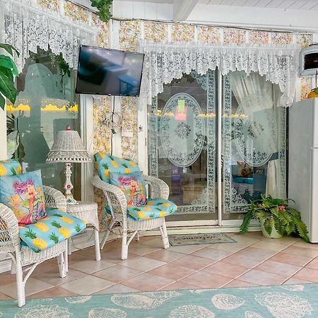 Pams Mermaid House With Riverfront Yard And Lanai! Apartment Уики Уочи Екстериор снимка