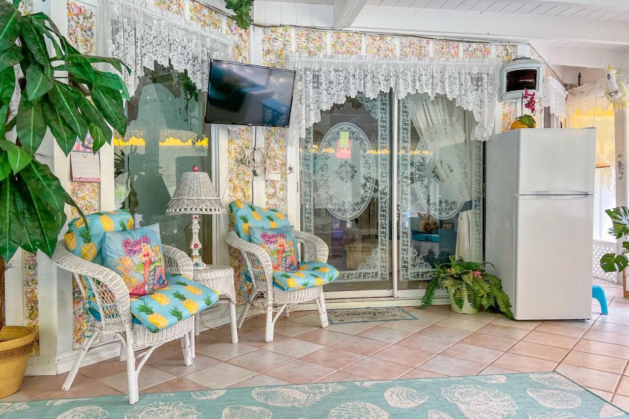 Pams Mermaid House With Riverfront Yard And Lanai! Apartment Уики Уочи Екстериор снимка