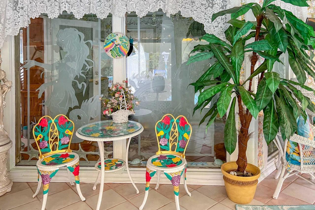 Pams Mermaid House With Riverfront Yard And Lanai! Apartment Уики Уочи Екстериор снимка