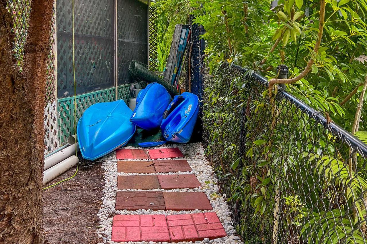 Pams Mermaid House With Riverfront Yard And Lanai! Apartment Уики Уочи Екстериор снимка