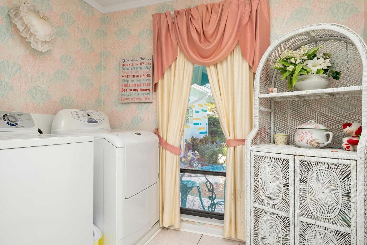 Pams Mermaid House With Riverfront Yard And Lanai! Apartment Уики Уочи Екстериор снимка